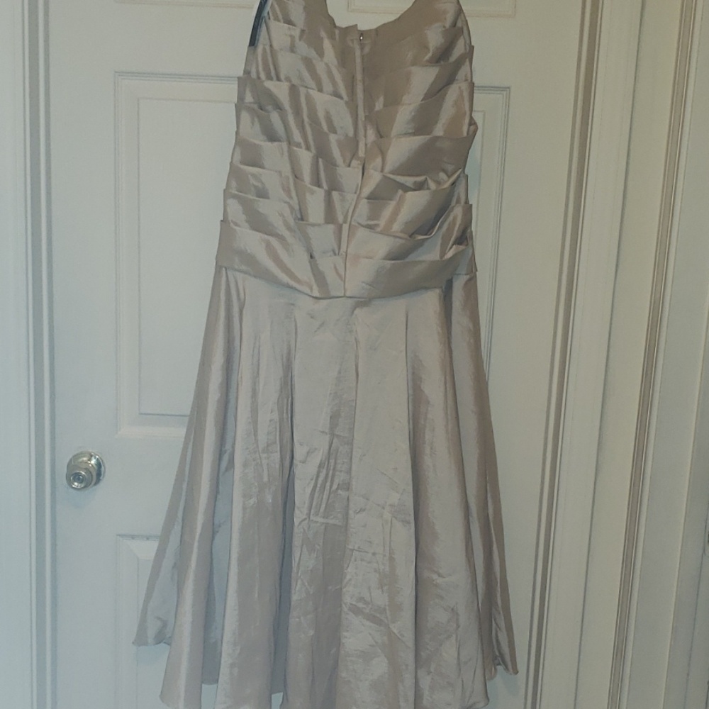 Dress - Picture 3 of 3